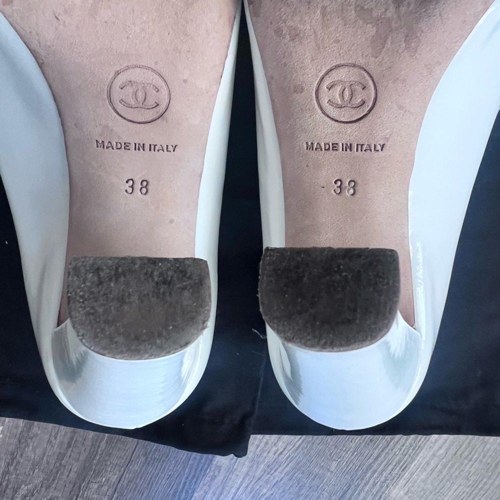 Vintage Chanel pumps Elegant White and Black Women's Heels EUC Womens 8 - Picture 7 of 11